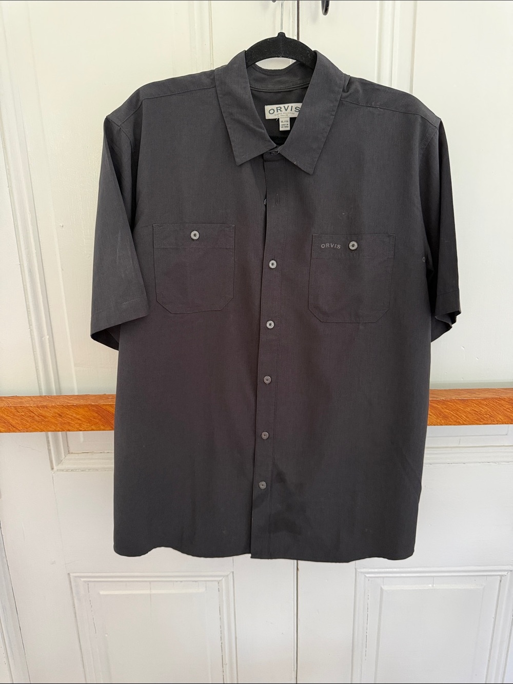 Orvis Men's Short-Sleeve Button-Down Shirt in Charcoal